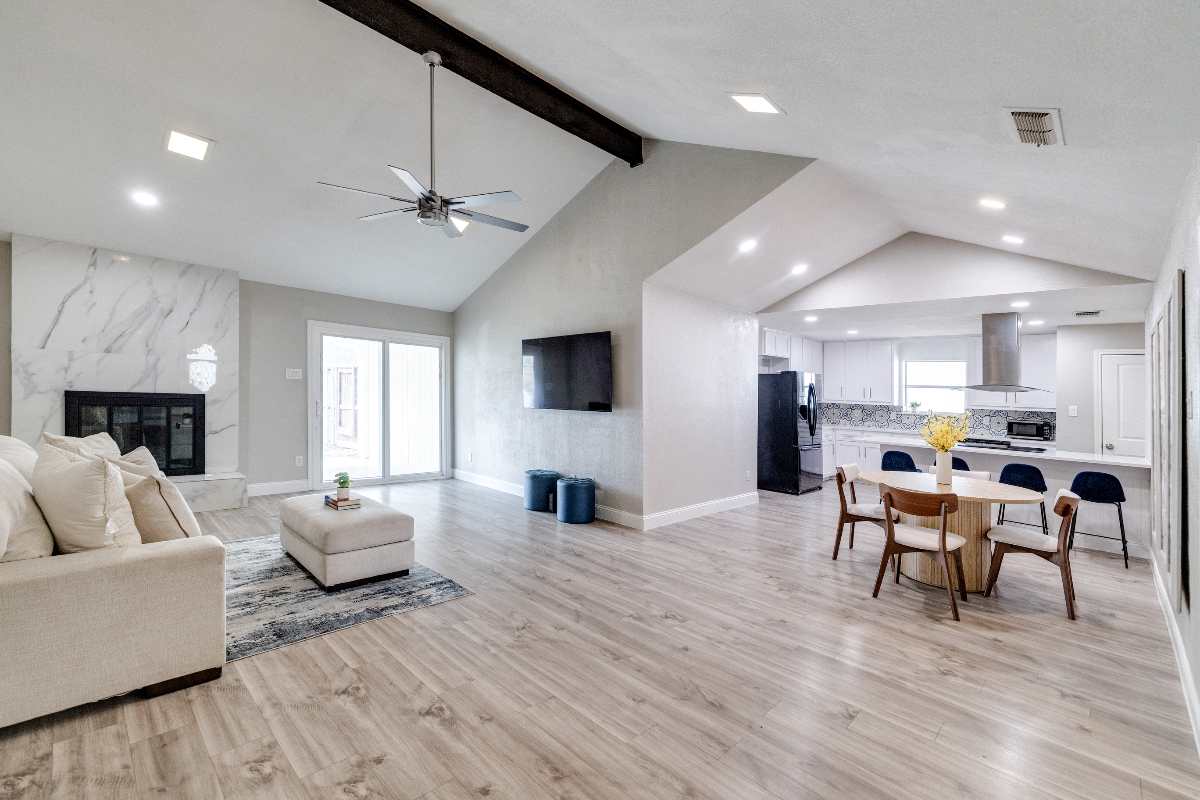 NEW Gorgeous Entertainment Home - Photo 1