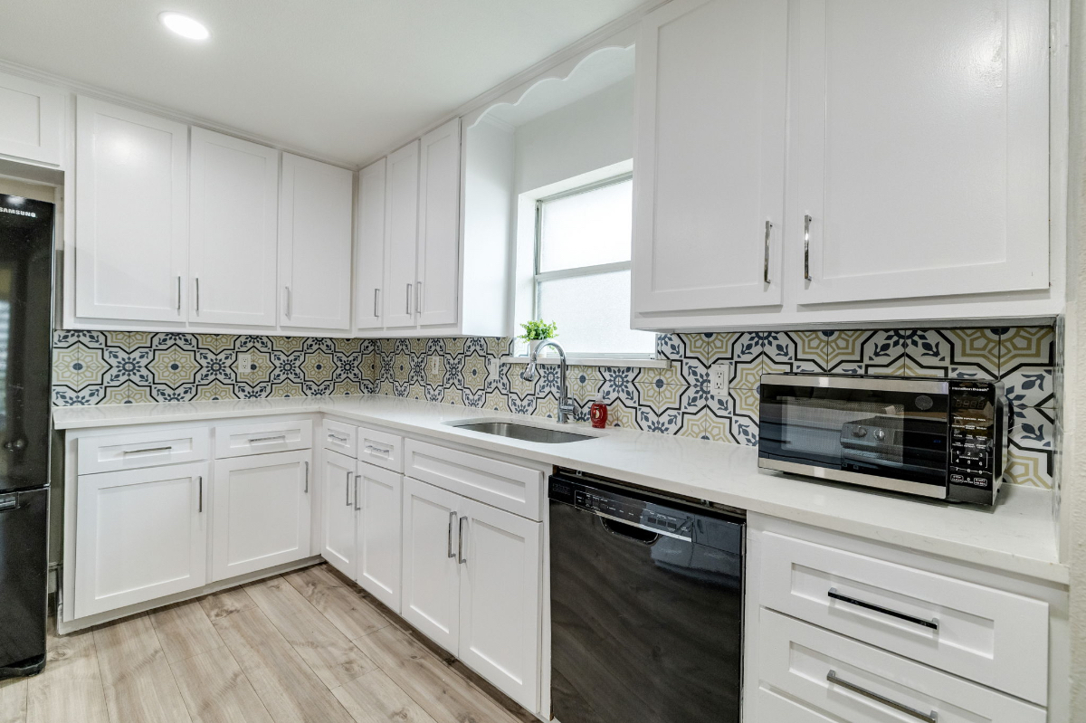 NEW Gorgeous Entertainment Home - Photo 12