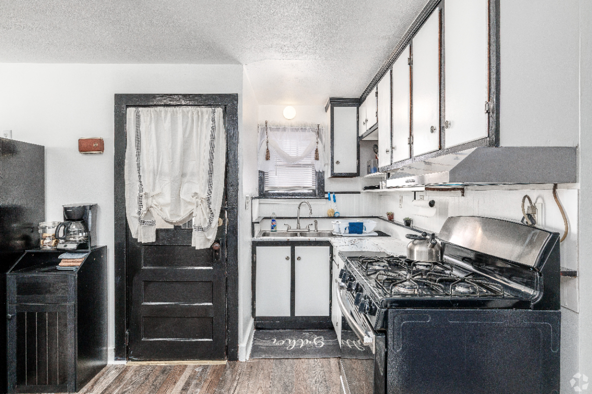 Unit B -Furnished Corporate Housing /Extended... - Photo 3