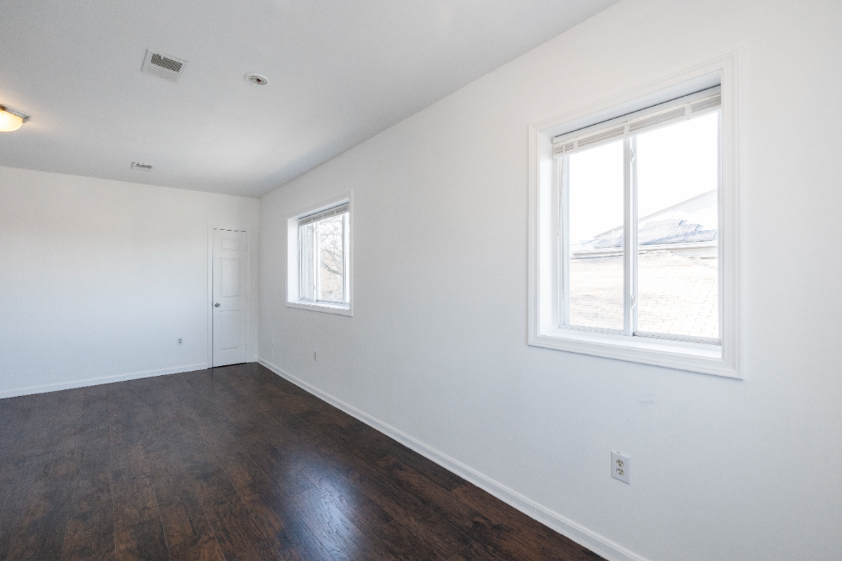Chic Urban Retreat - Sunlit 1 Bed/1 Bath with Open-Concept Living - Your Perfect City Haven - Photo 5