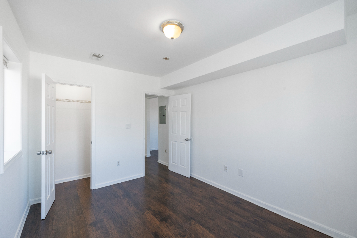Chic Urban Retreat - Sunlit 1 Bed/1 Bath with Open-Concept Living - Your Perfect City Haven - Photo 11