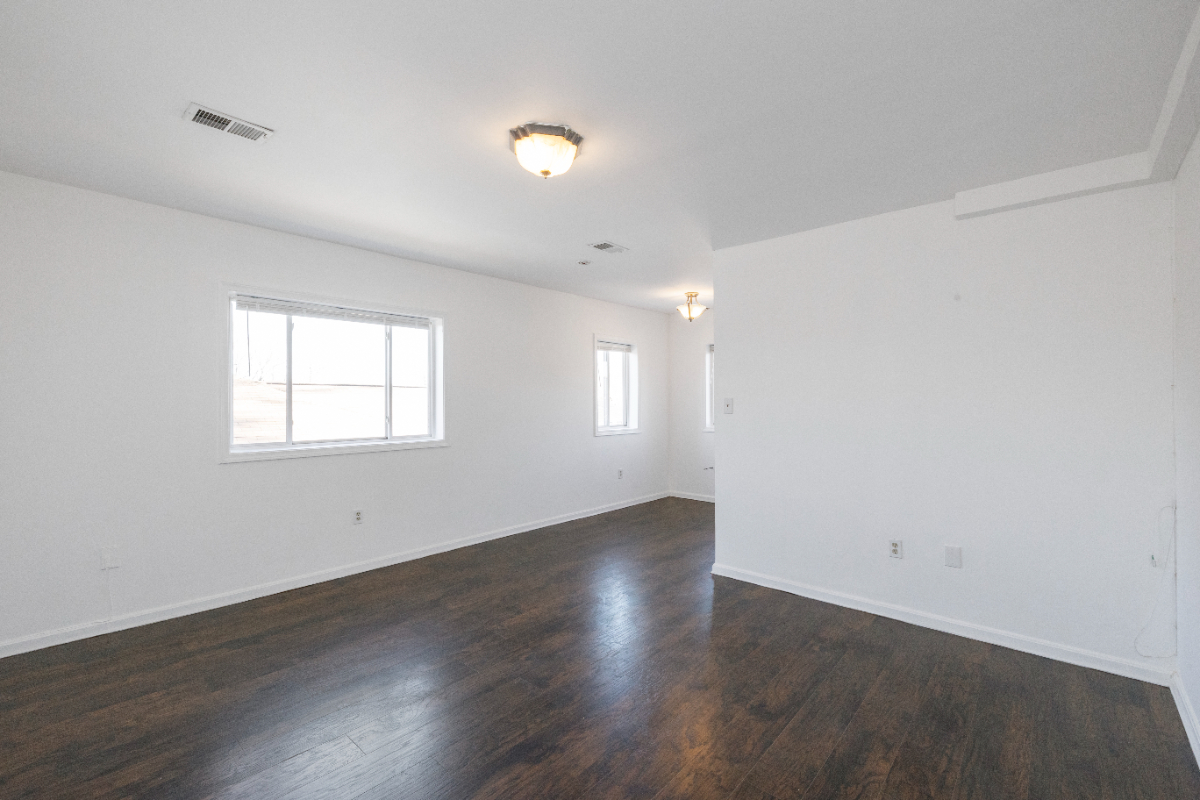 Chic Urban Retreat - Sunlit 1 Bed/1 Bath with Open-Concept Living - Your Perfect City Haven - Photo 10