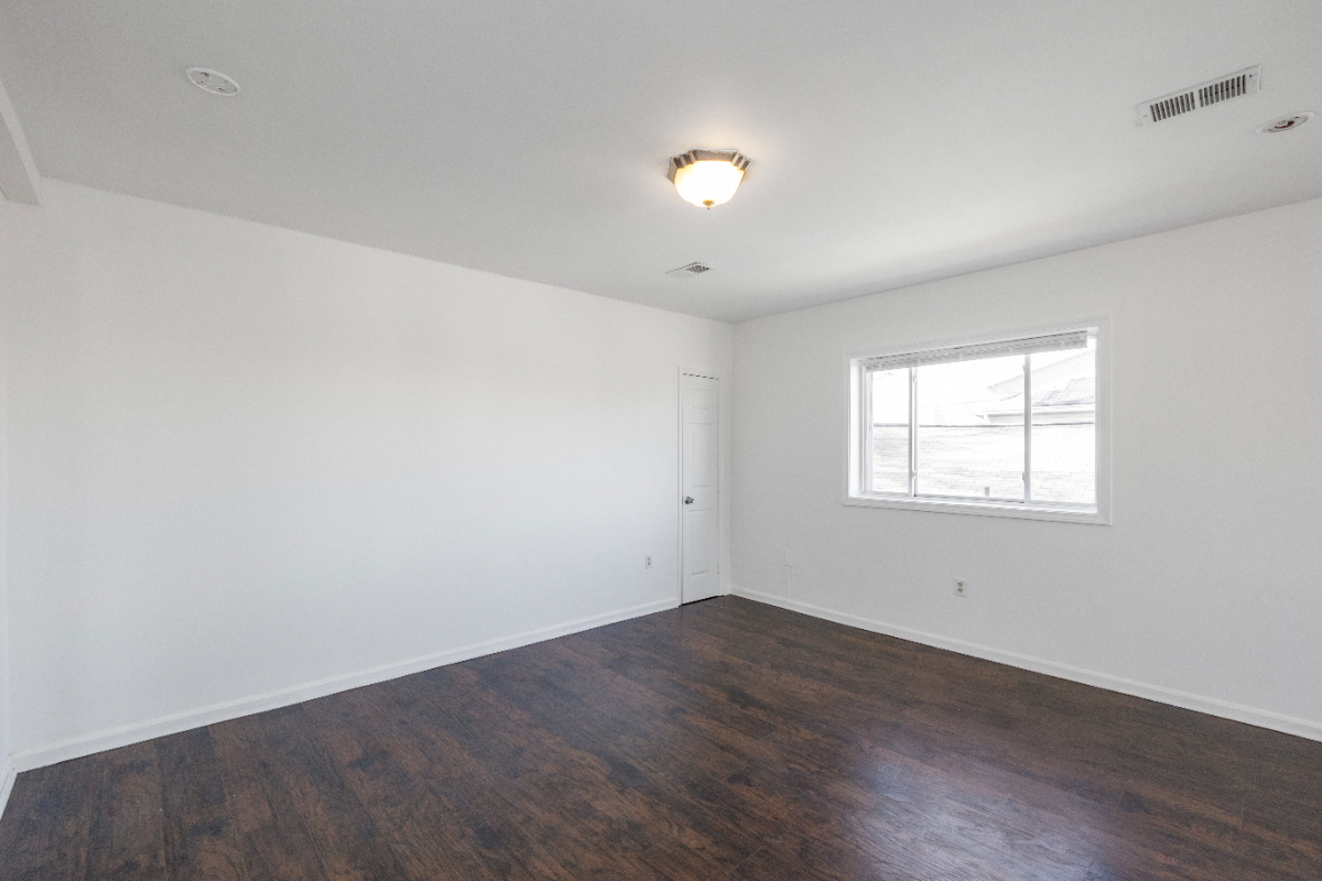 Chic Urban Retreat - Sunlit 1 Bed/1 Bath with Open-Concept Living - Your Perfect City Haven - Photo 9