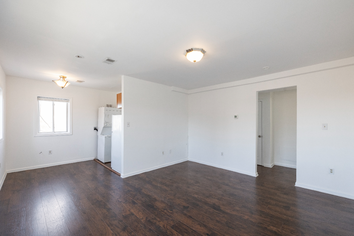 Chic Urban Retreat - Sunlit 1 Bed/1 Bath with Open-Concept Living - Your Perfect City Haven - Photo 8