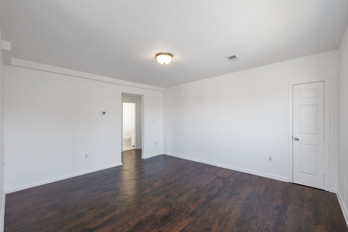 Chic Urban Retreat - Sunlit 1 Bed/1 Bath with Open-Concept Living - Your Perfect City Haven - Photo 7