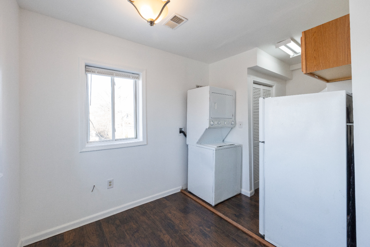 Chic Urban Retreat - Sunlit 1 Bed/1 Bath with Open-Concept Living - Your Perfect City Haven - Photo 6