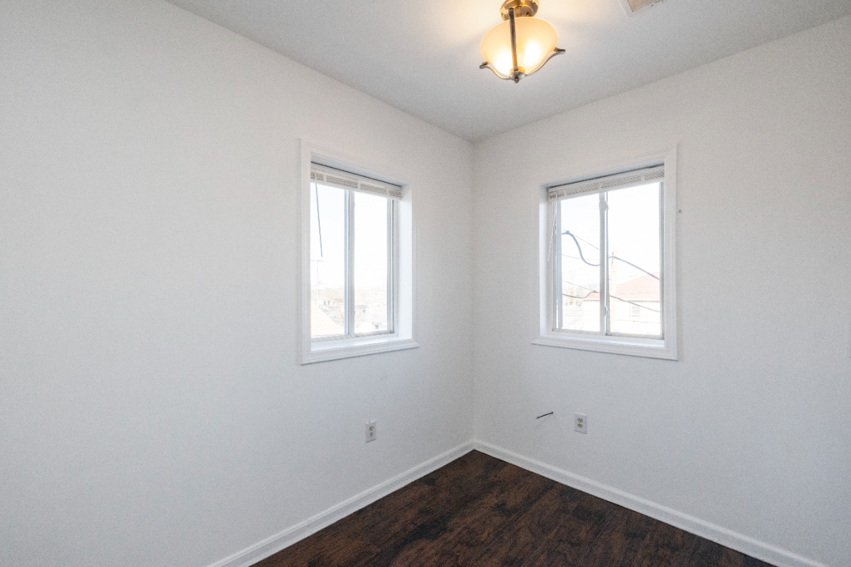 Chic Urban Retreat - Sunlit 1 Bed/1 Bath with Open-Concept Living - Your Perfect City Haven - Photo 4