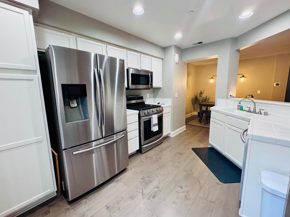 Cozy and Charming Townhome - Photo 4