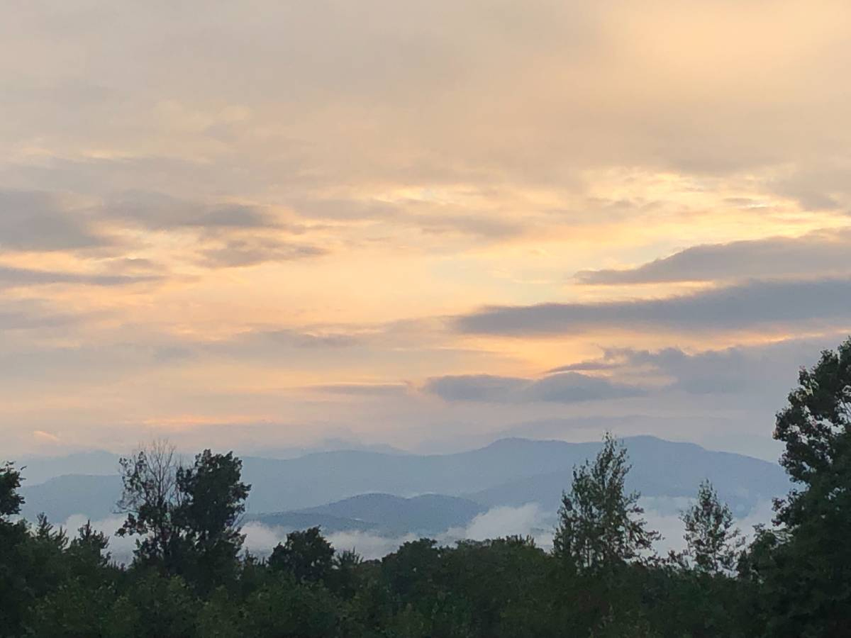 Beautiful Mountain Views - Photo 10
