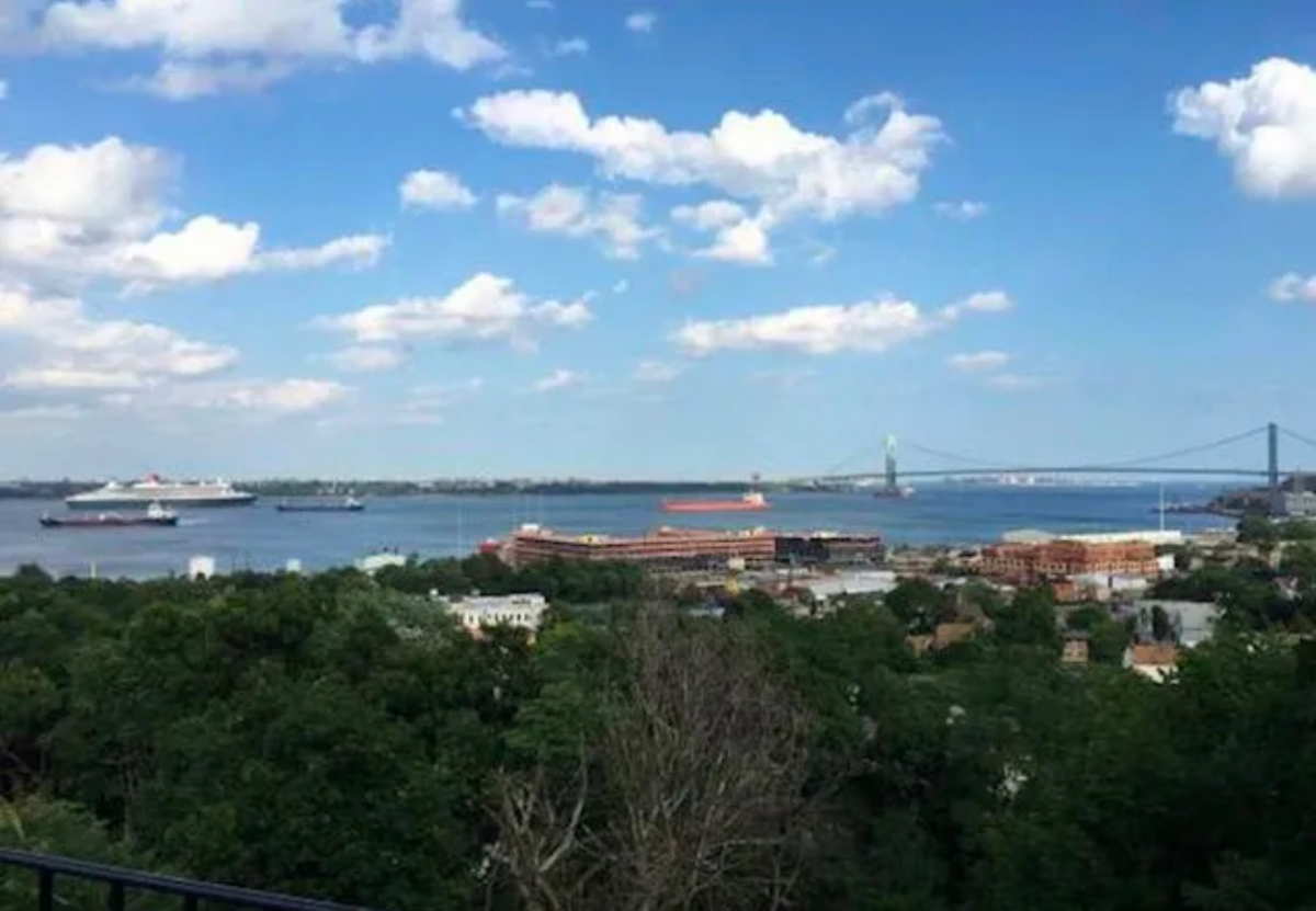 Full Contemporary Private House on Staten Island with Absolutely Stunning  NYC Harbor Views - Photo 11