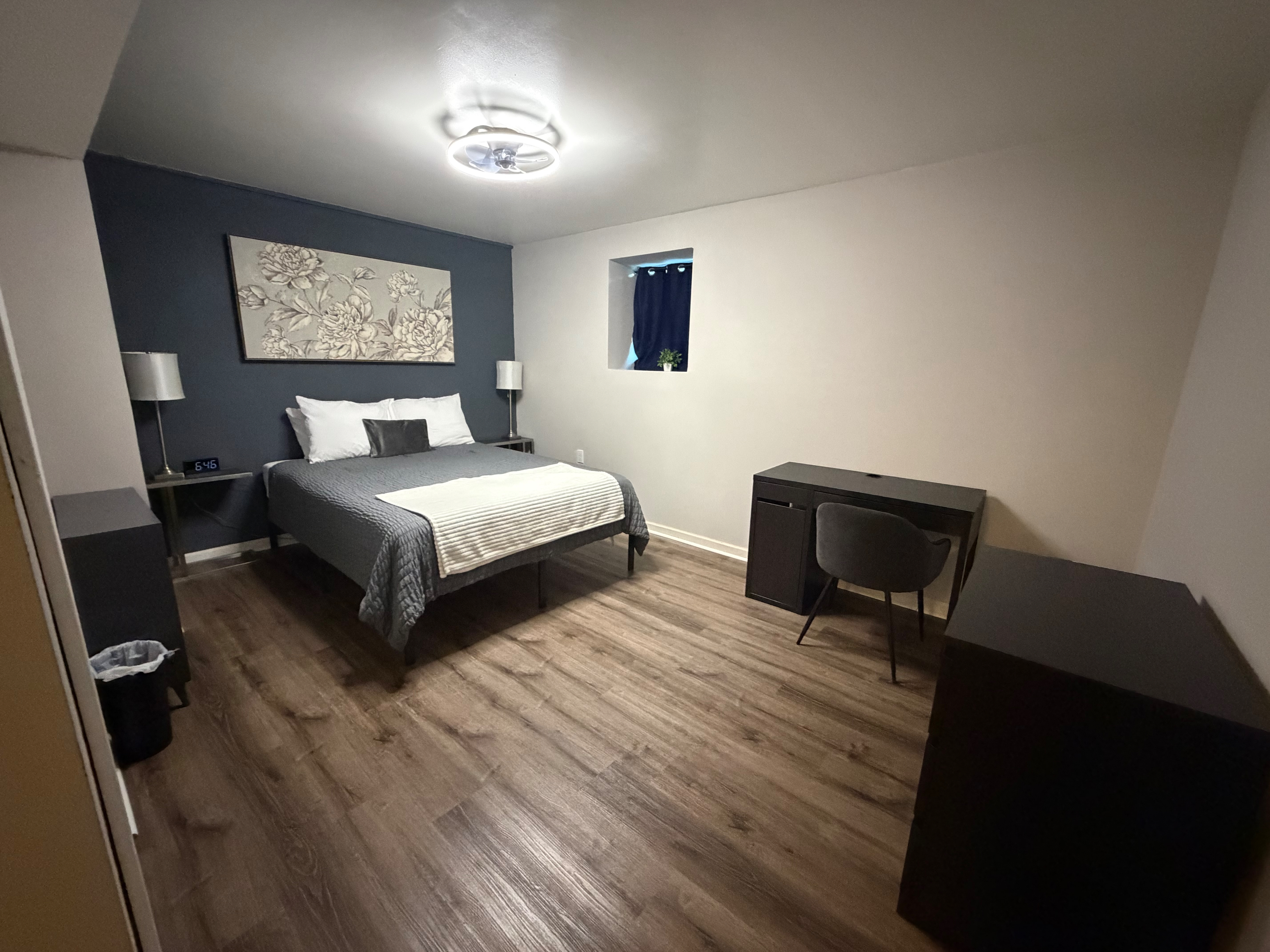 Newly Renovated 2 Bedroom - Pet Friendly - Photo 2