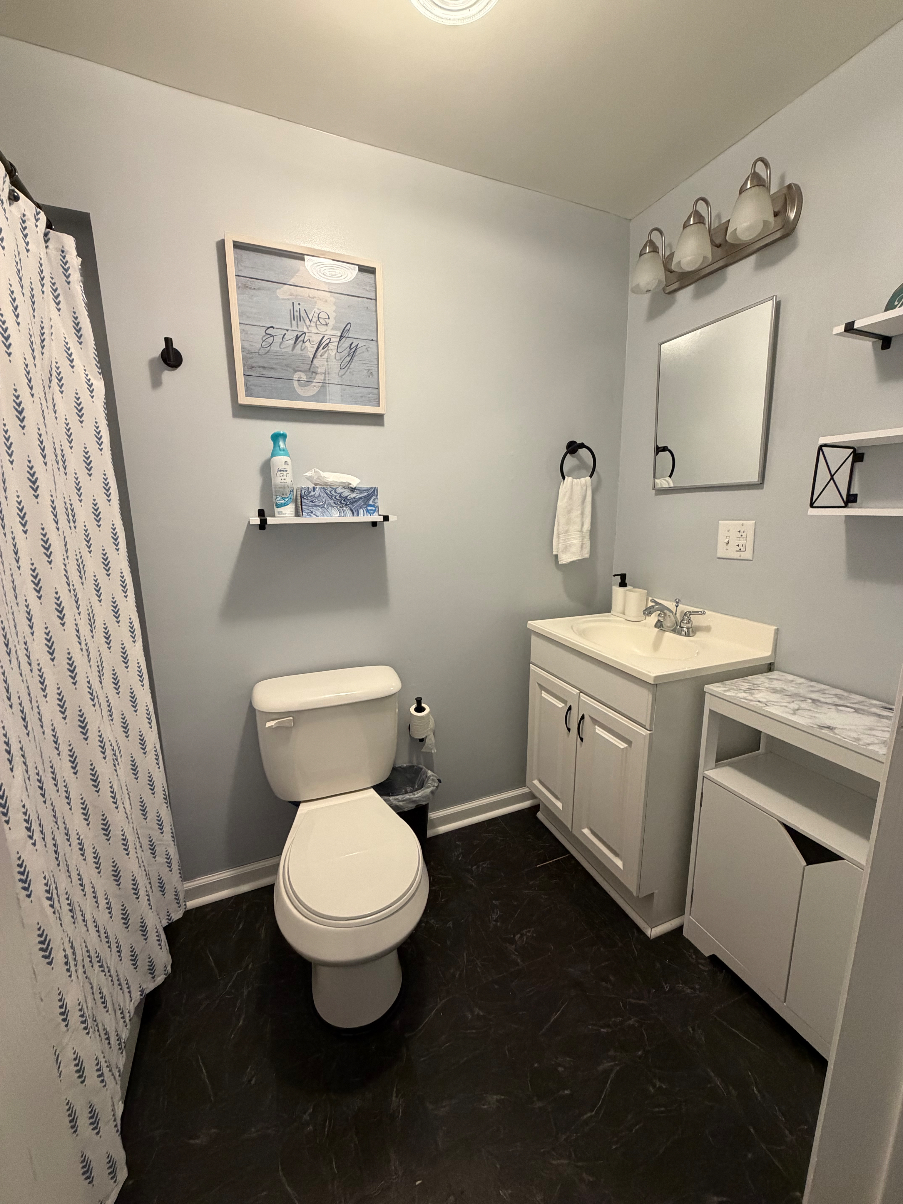 Newly Renovated 2 Bedroom - Pet Friendly - Photo 4