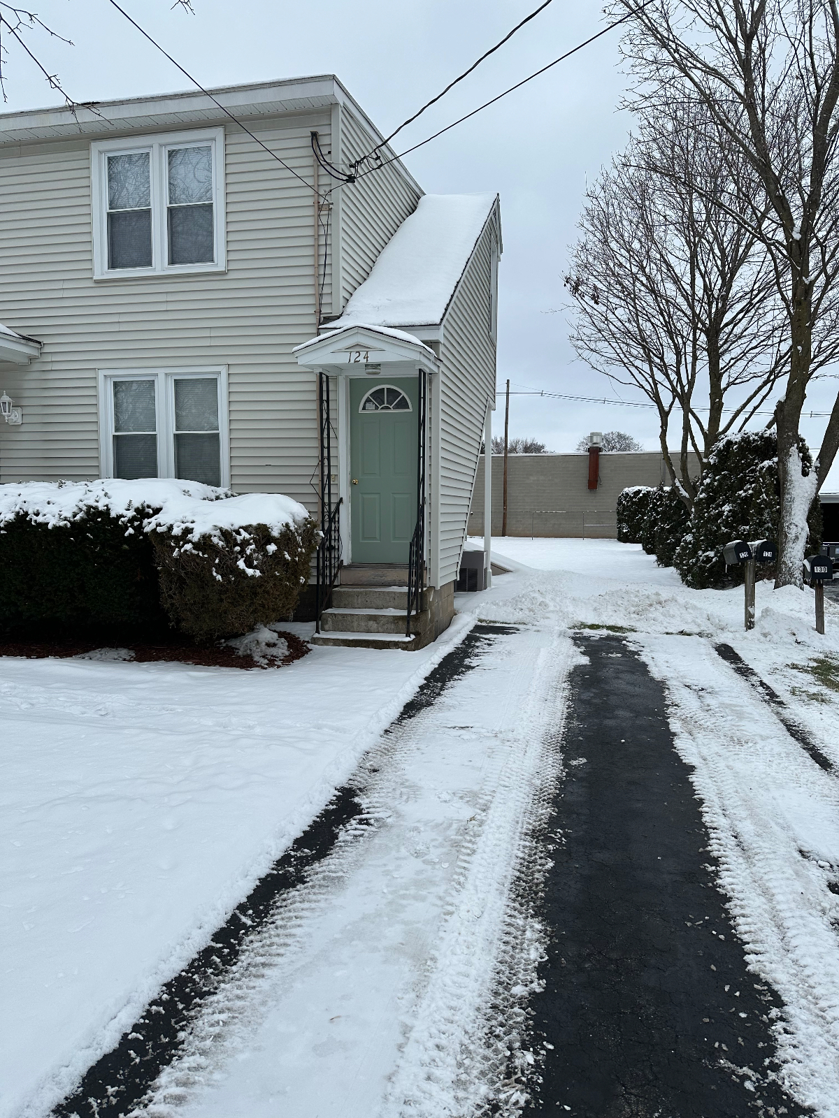 Cozy 1 Bedroom Apartment in Quiet Neighborhood - Photo 1