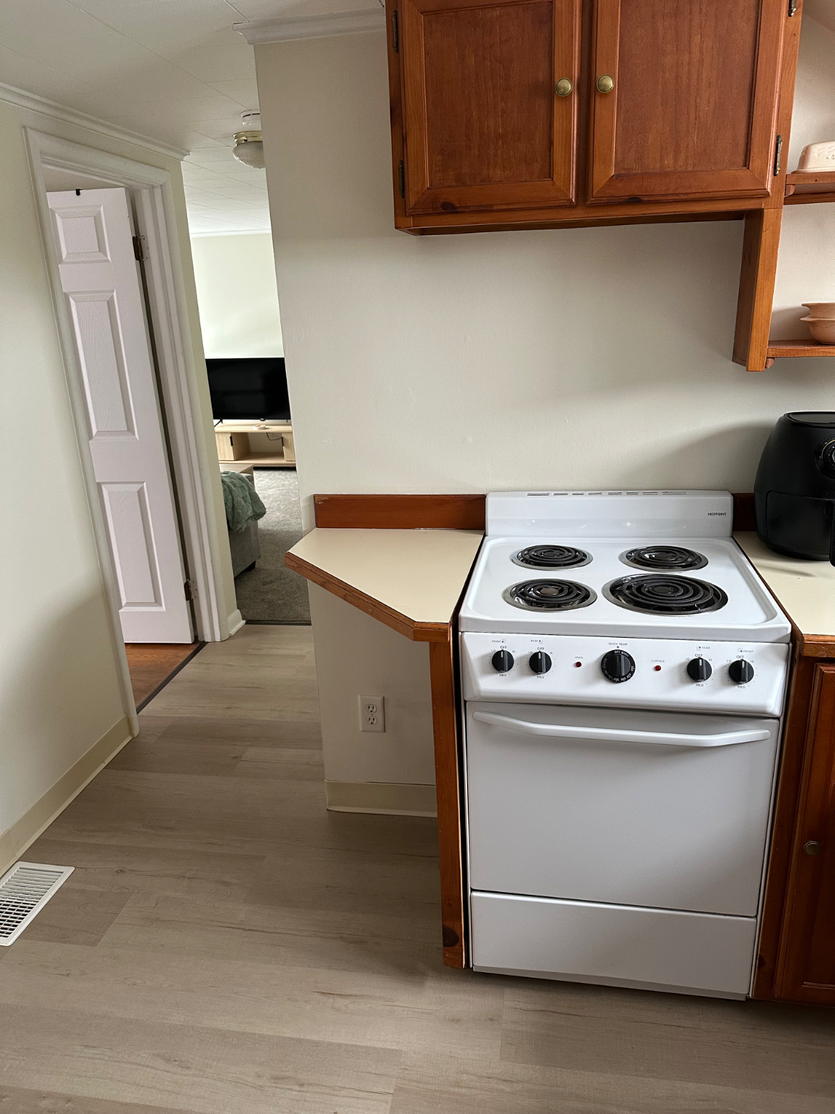 Cozy 1 Bedroom Apartment in Quiet Neighborhood - Photo 3