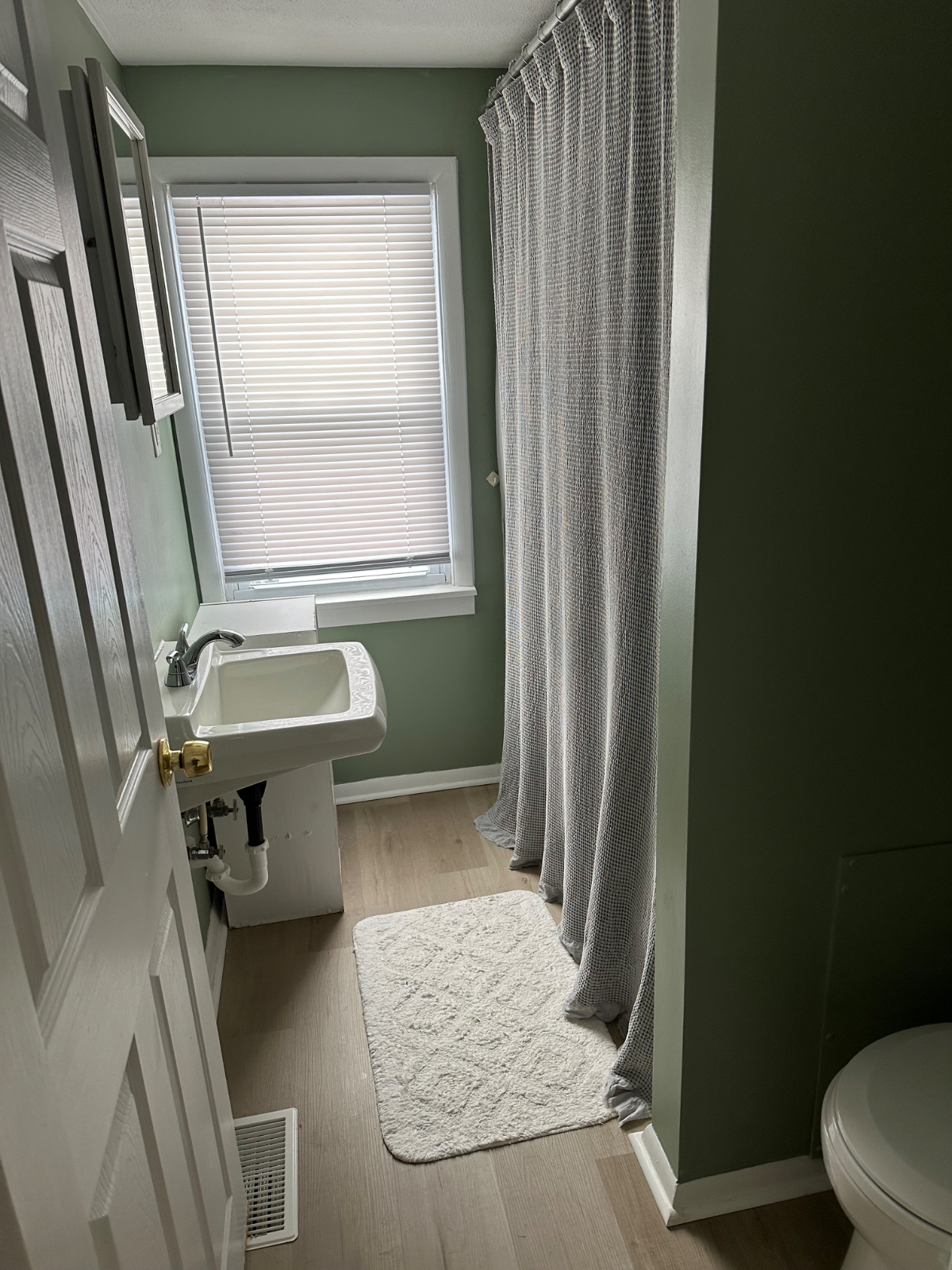 Cozy 1 Bedroom Apartment in Quiet Neighborhood - Photo 6