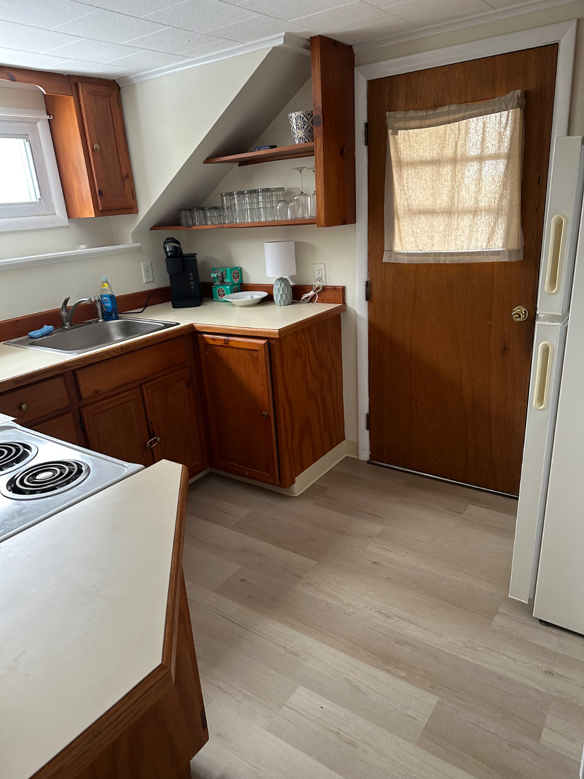 Cozy 1 Bedroom Apartment in Quiet Neighborhood - Photo 2