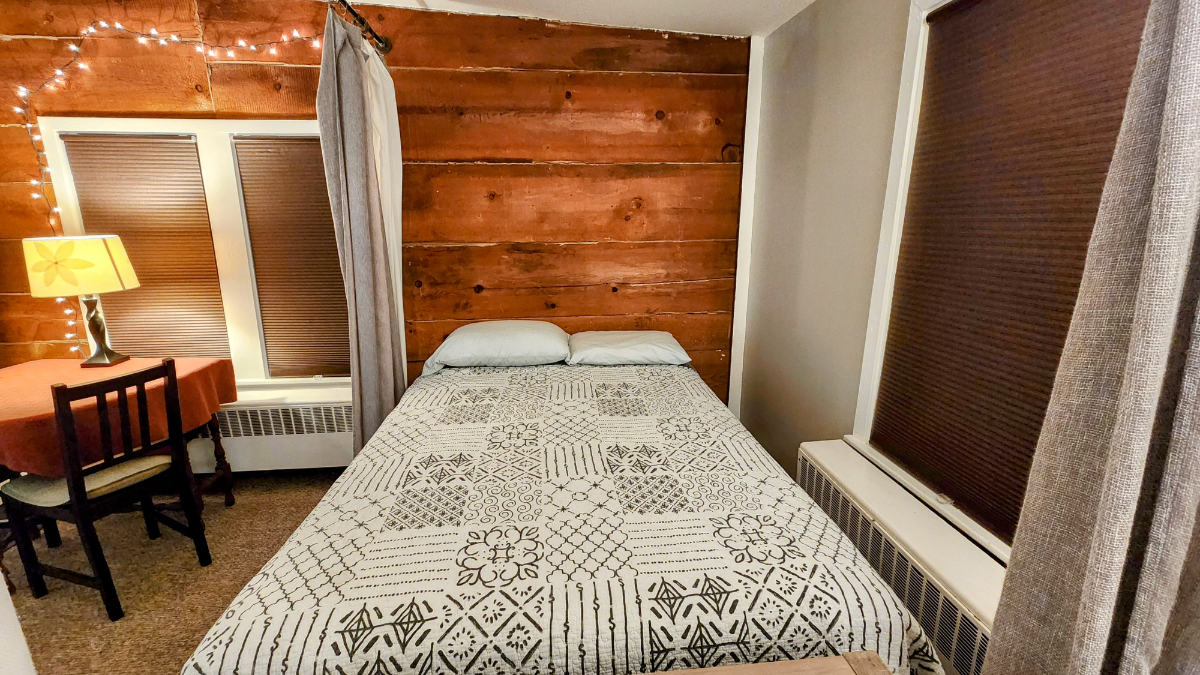 Availalbe 12/20/2026- Fully Furnished Studio 350 yards from the hospital & downtown Potsdam NY - Photo 2