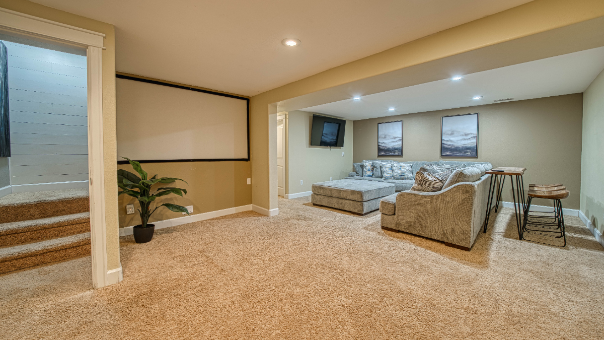 (Big Crews Welcome) Your Crew's Home Away from Home- 5 Bed/ 3 Bath All the comforts for contractors - Photo 2