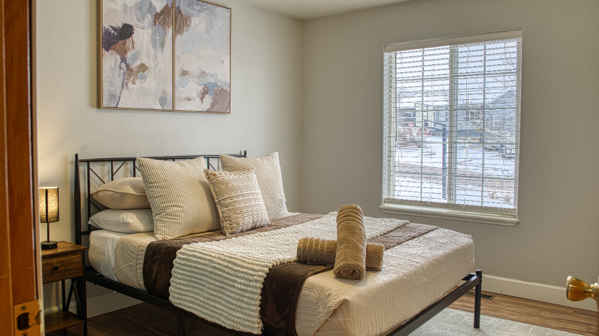 (Big Crews Welcome) Your Crew's Home Away from Home- 5 Bed/ 3 Bath All the comforts for contractors - Photo 6