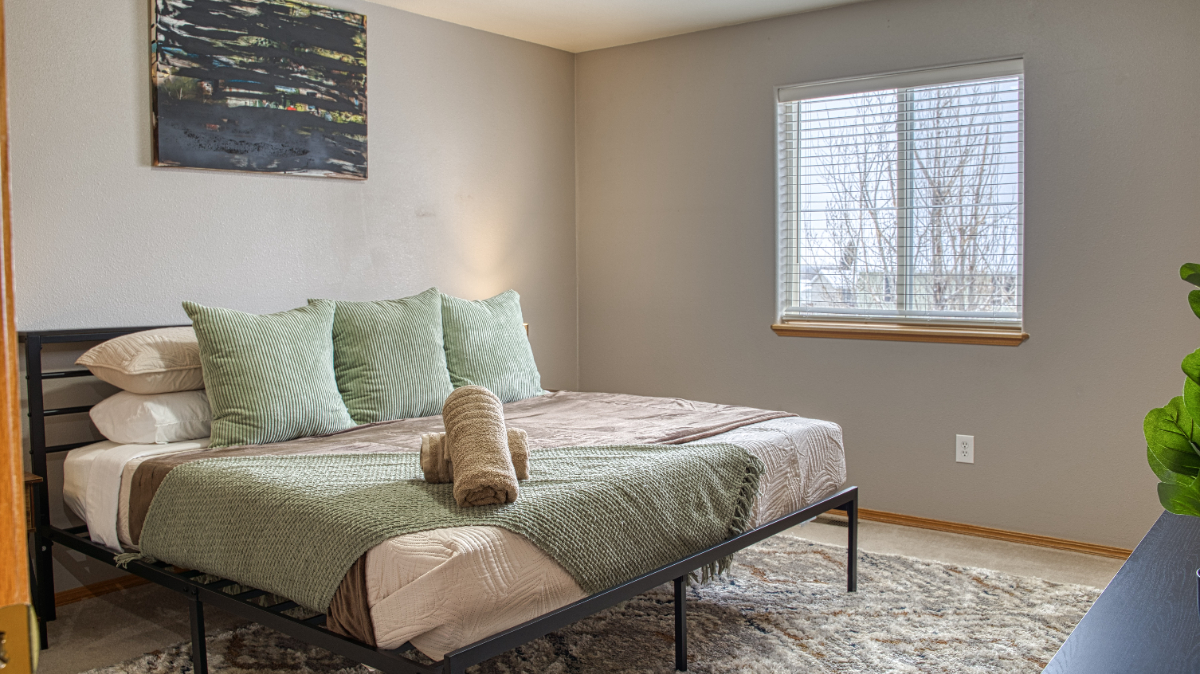 (Big Crews Welcome) Your Crew's Home Away from Home- 5 Bed/ 3 Bath All the comforts for contractors - Photo 5