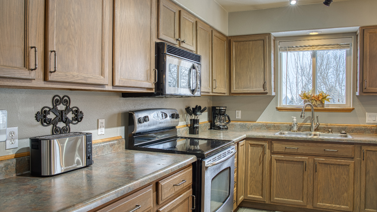 (Big Crews Welcome) Your Crew's Home Away from Home- 5 Bed/ 3 Bath All the comforts for contractors - Photo 3