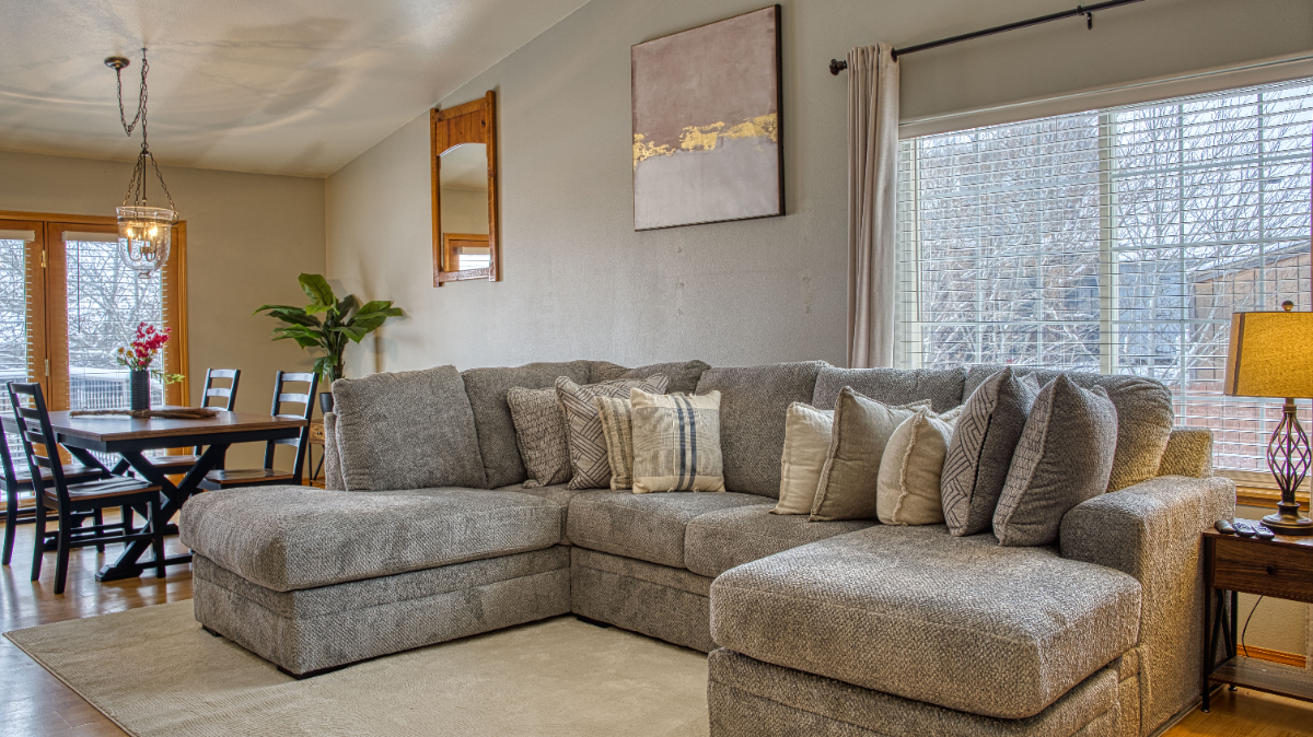 (Big Crews Welcome) Your Crew's Home Away from Home- 5 Bed/ 3 Bath All the comforts for contractors - Photo 1