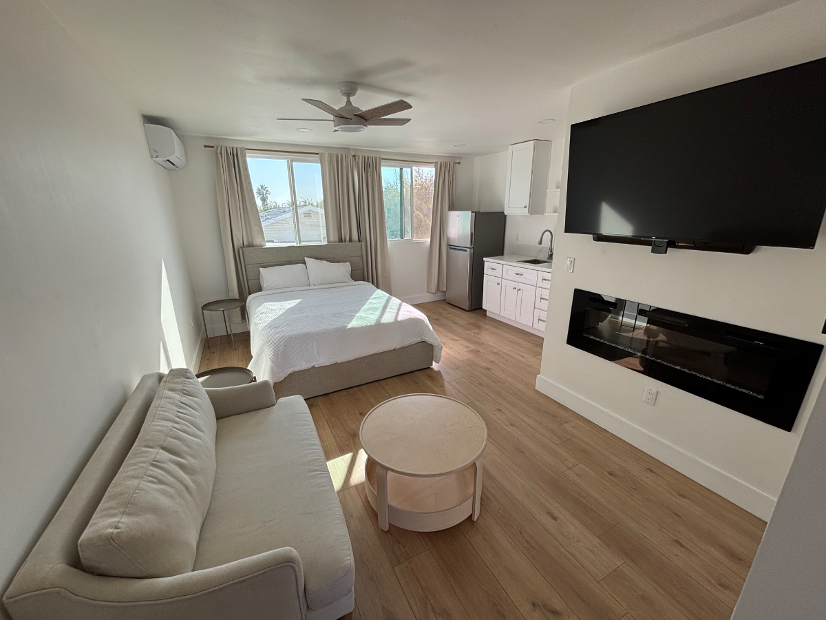 Brand new studio with parking and backyard- South Park - Photo 3