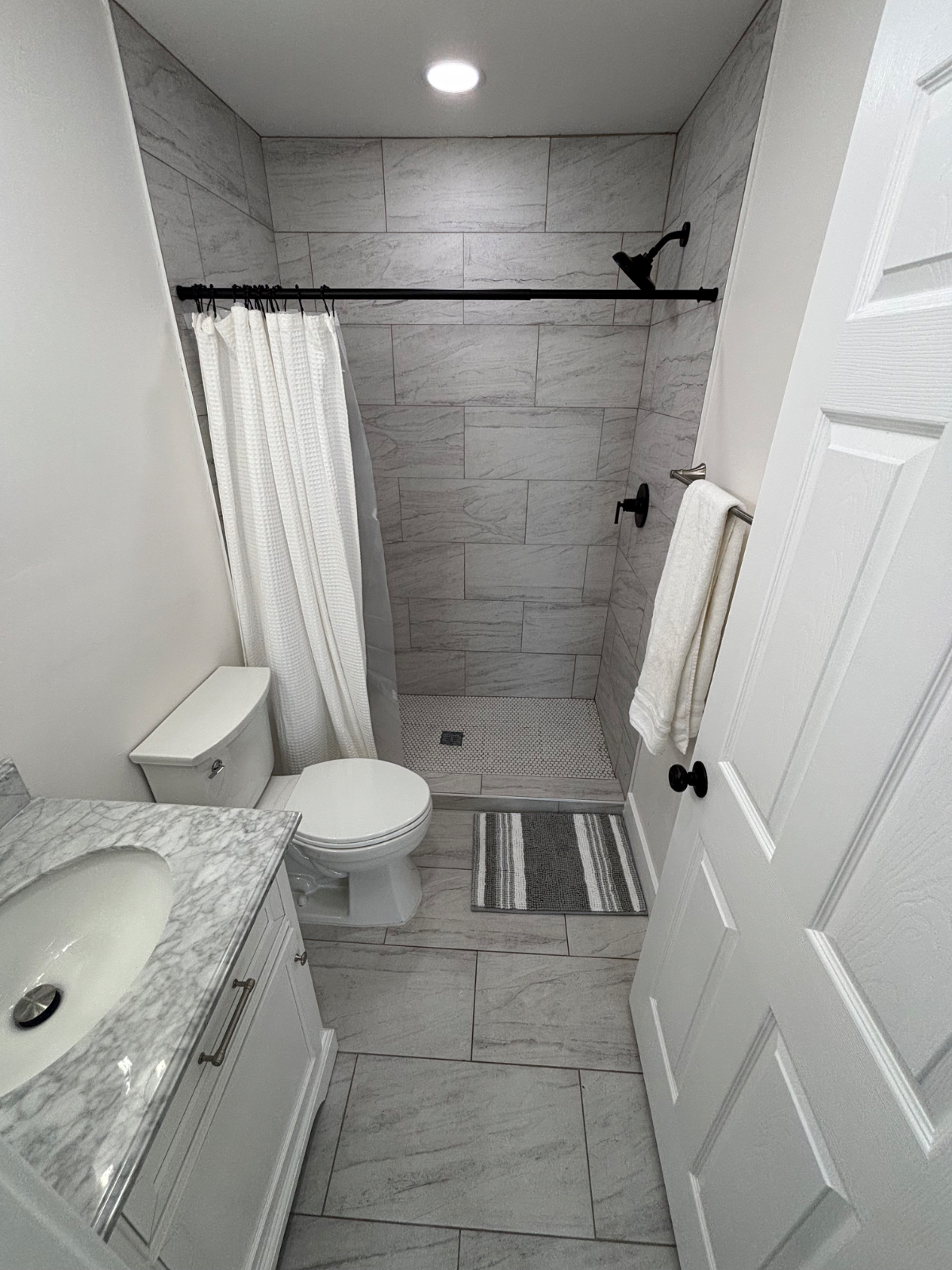 Brand new studio with parking and backyard- South Park - Photo 4