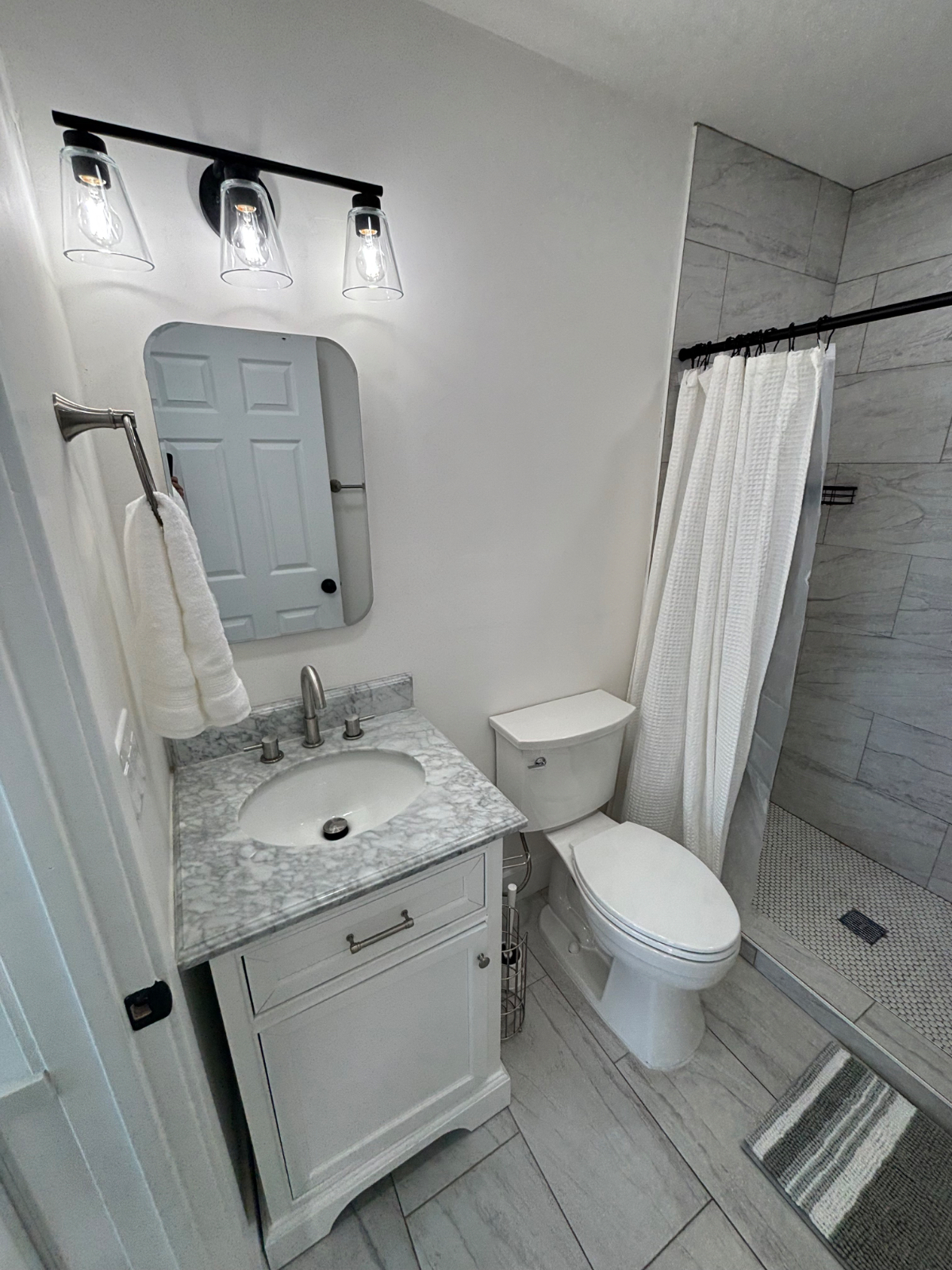 Brand new studio with parking and backyard- South Park - Photo 5
