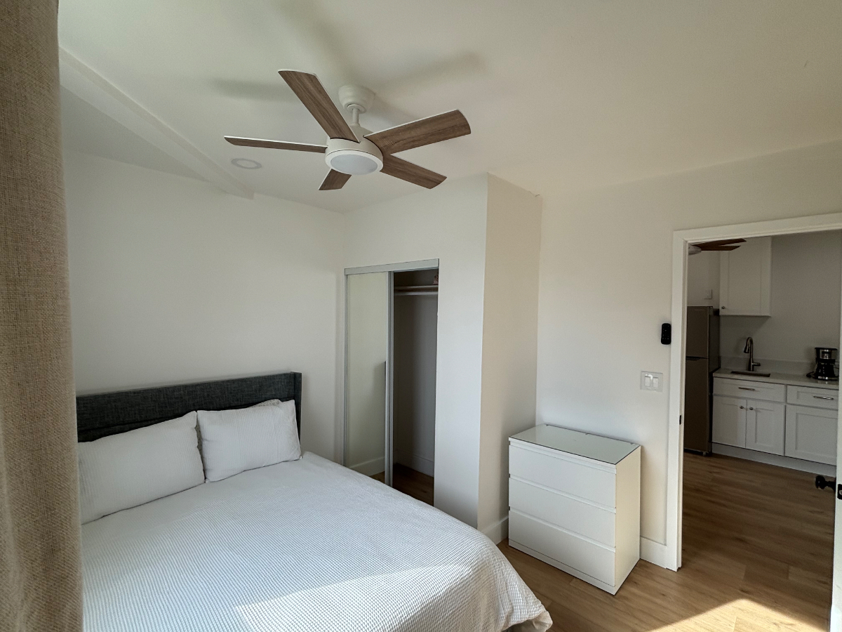 Brand new studio with parking and backyard- South Park - Photo 2