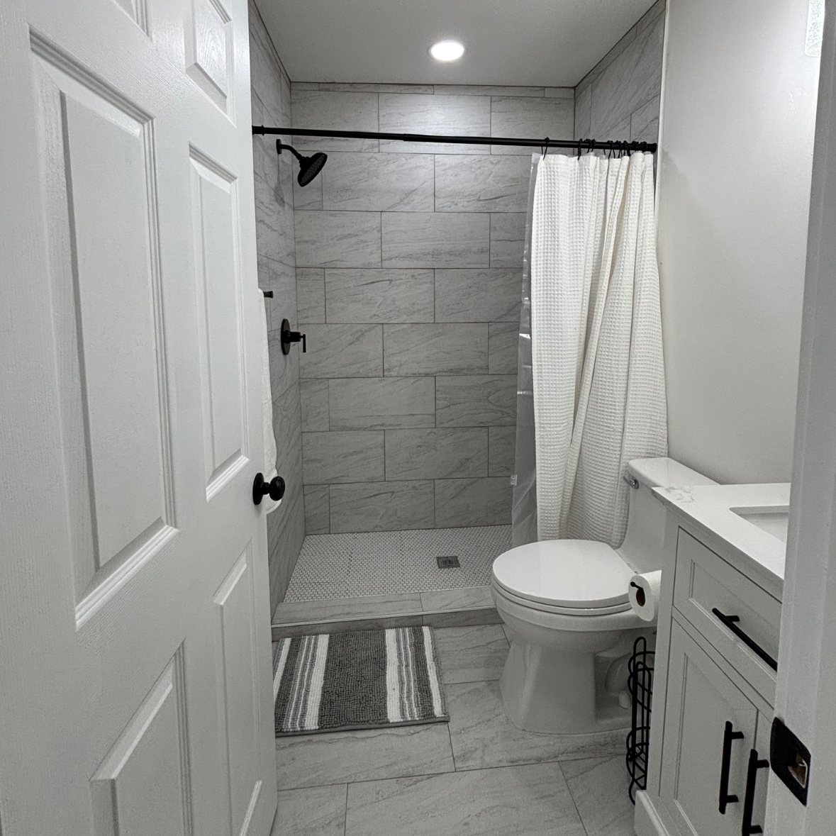 Brand new studio with parking and backyard- South Park - Photo 4