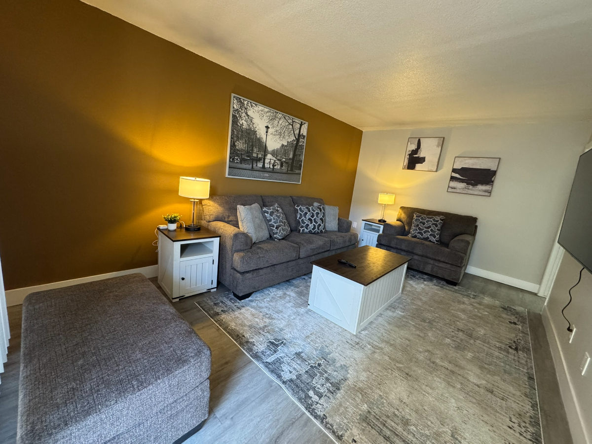 Unit 10 - King Suite