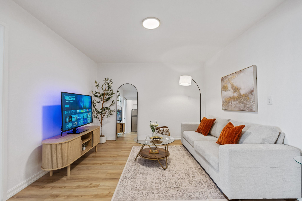 Charming Entire Place 2-Bedroom Oasis in San Francisco with Private Backyard Retreat and Garage Parking - Photo 5
