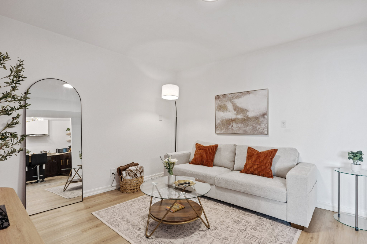 Charming Entire Place 2-Bedroom Oasis in San Francisco with Private Backyard Retreat and Garage Parking - Photo 6