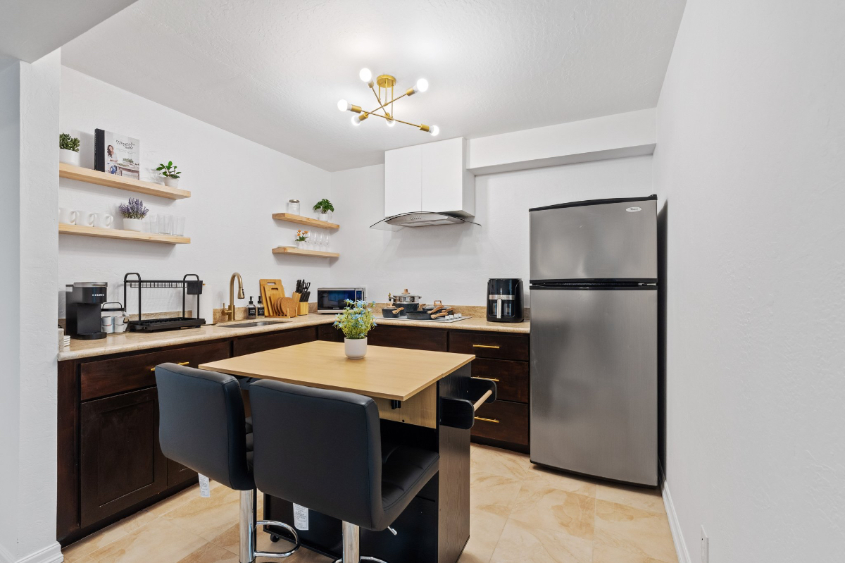 Charming Entire Place 2-Bedroom Oasis in San Francisco with Private Backyard Retreat and Garage Parking - Photo 3