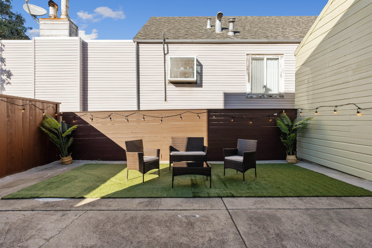 Charming Entire Place 2-Bedroom Oasis in San Francisco with Private Backyard Retreat and Garage Parking - Photo 4
