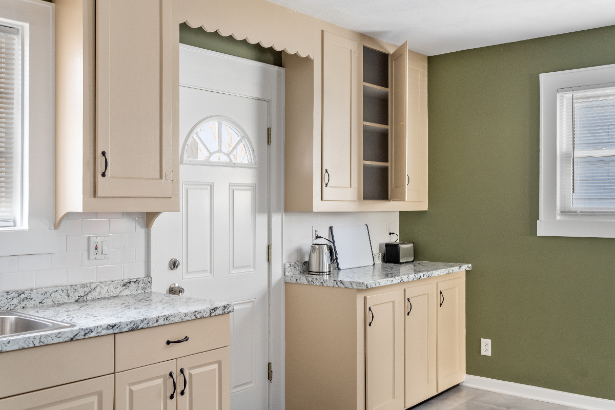Private Bedrooms with En Suite Bathrooms - Traveling Nurses - 18 Floral Avenue - Photo 5