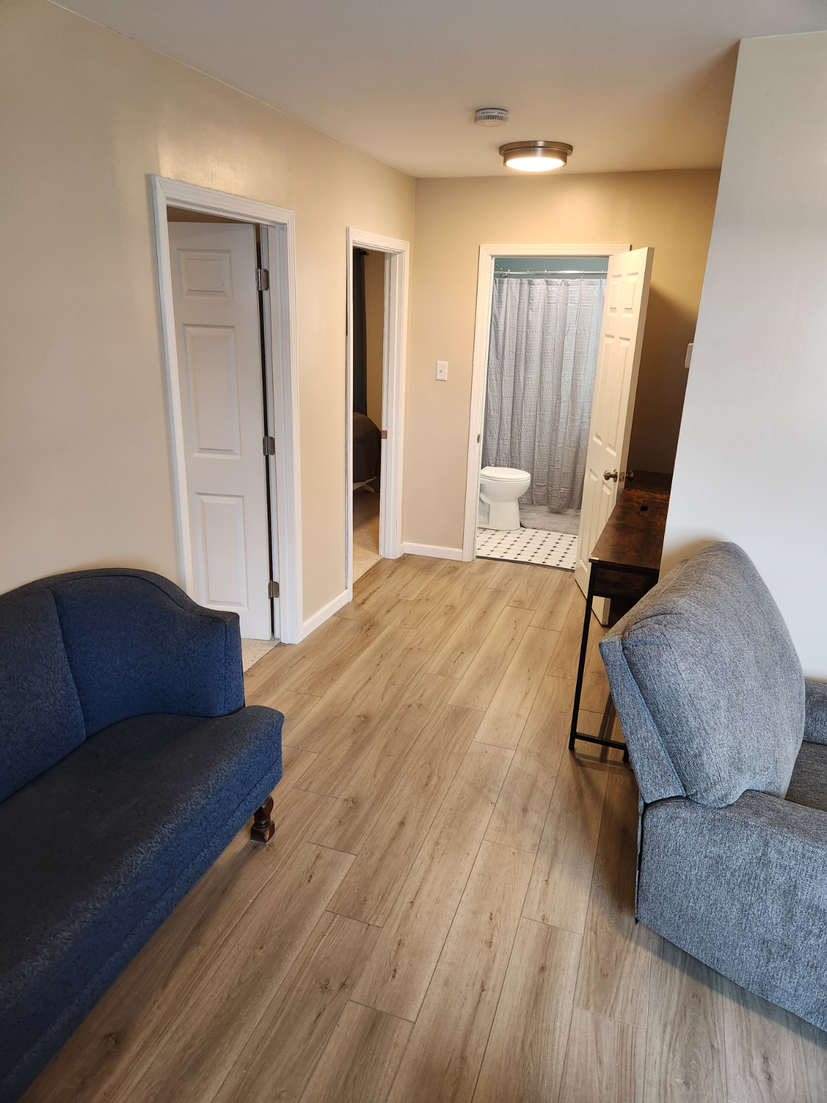 Newly Renovated & Fully Furnished 2-Bedroom Home Perfect for Travel Professionals - Photo 5