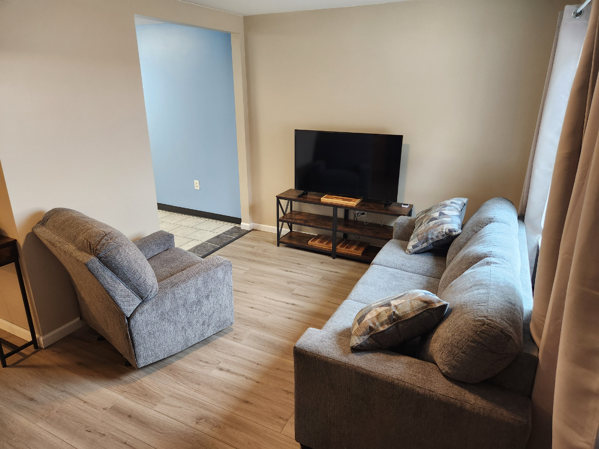 Newly Renovated & Fully Furnished 2-Bedroom Home Perfect for Travel Professionals - Photo 6