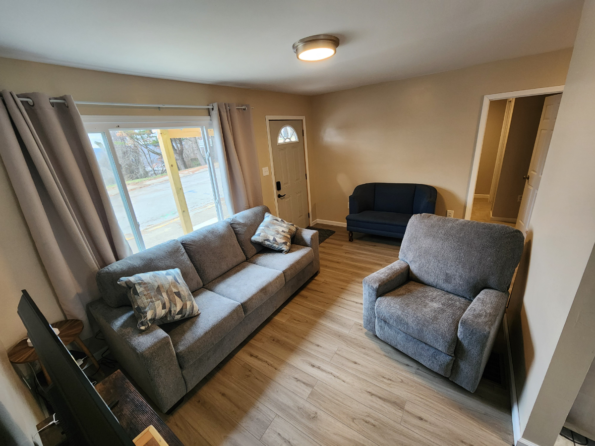 Newly Renovated & Fully Furnished 2-Bedroom Home Perfect for Travel Professionals - Photo 8
