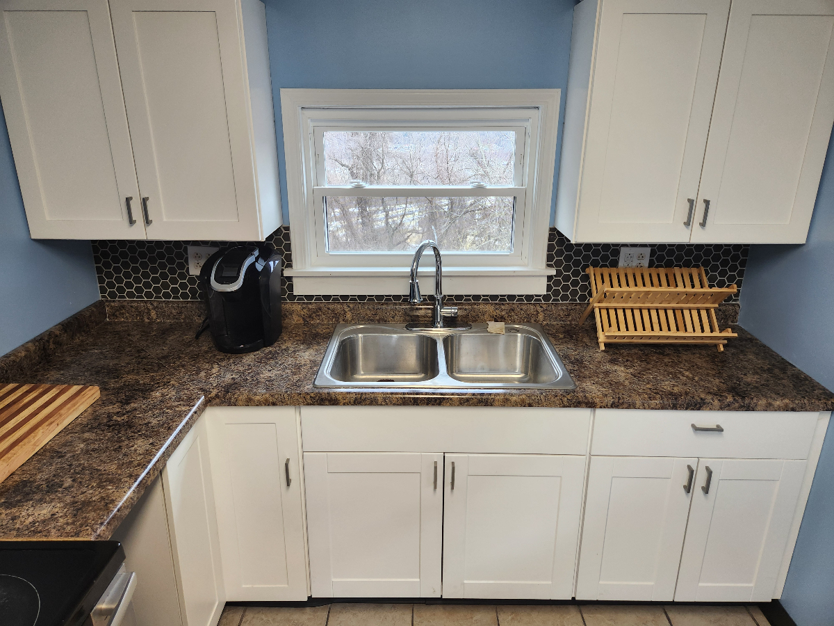 Newly Renovated & Fully Furnished 2-Bedroom Home Perfect for Travel Professionals - Photo 11