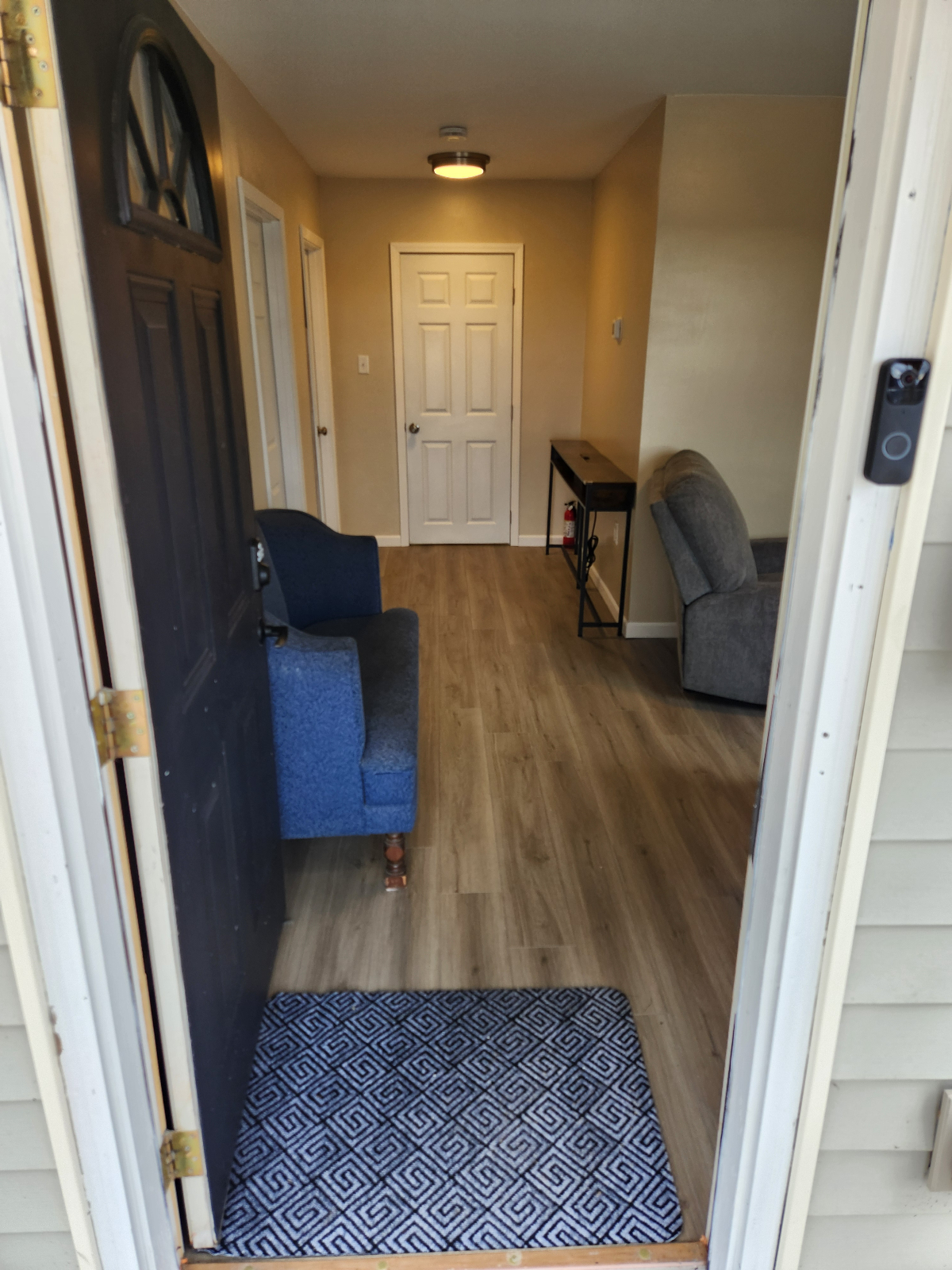 Newly Renovated & Fully Furnished 2-Bedroom Home Perfect for Travel Professionals - Photo 4
