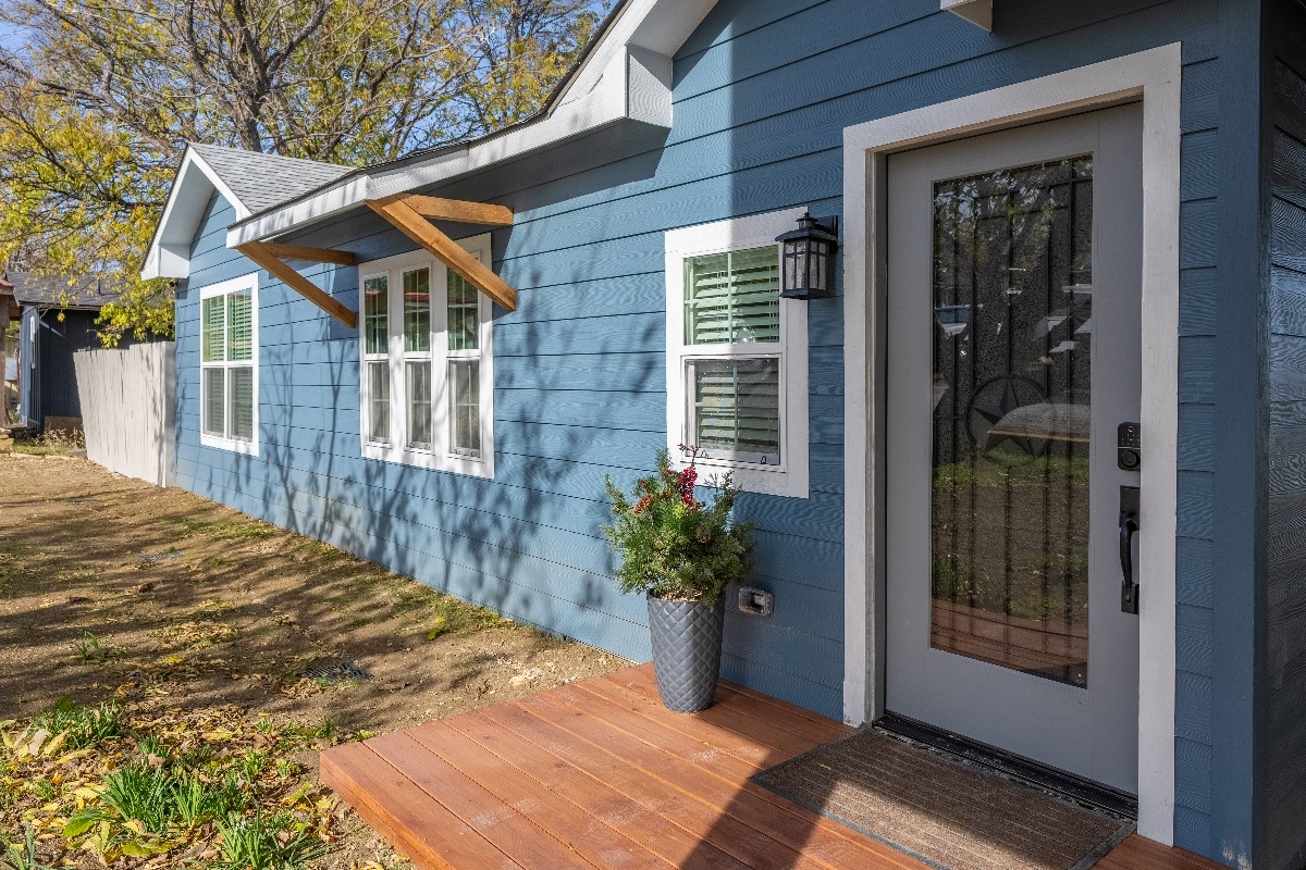 Charming Lakeside Retreat -Remodeled 2BR Home in Little Elm with Stunning Lake Views
