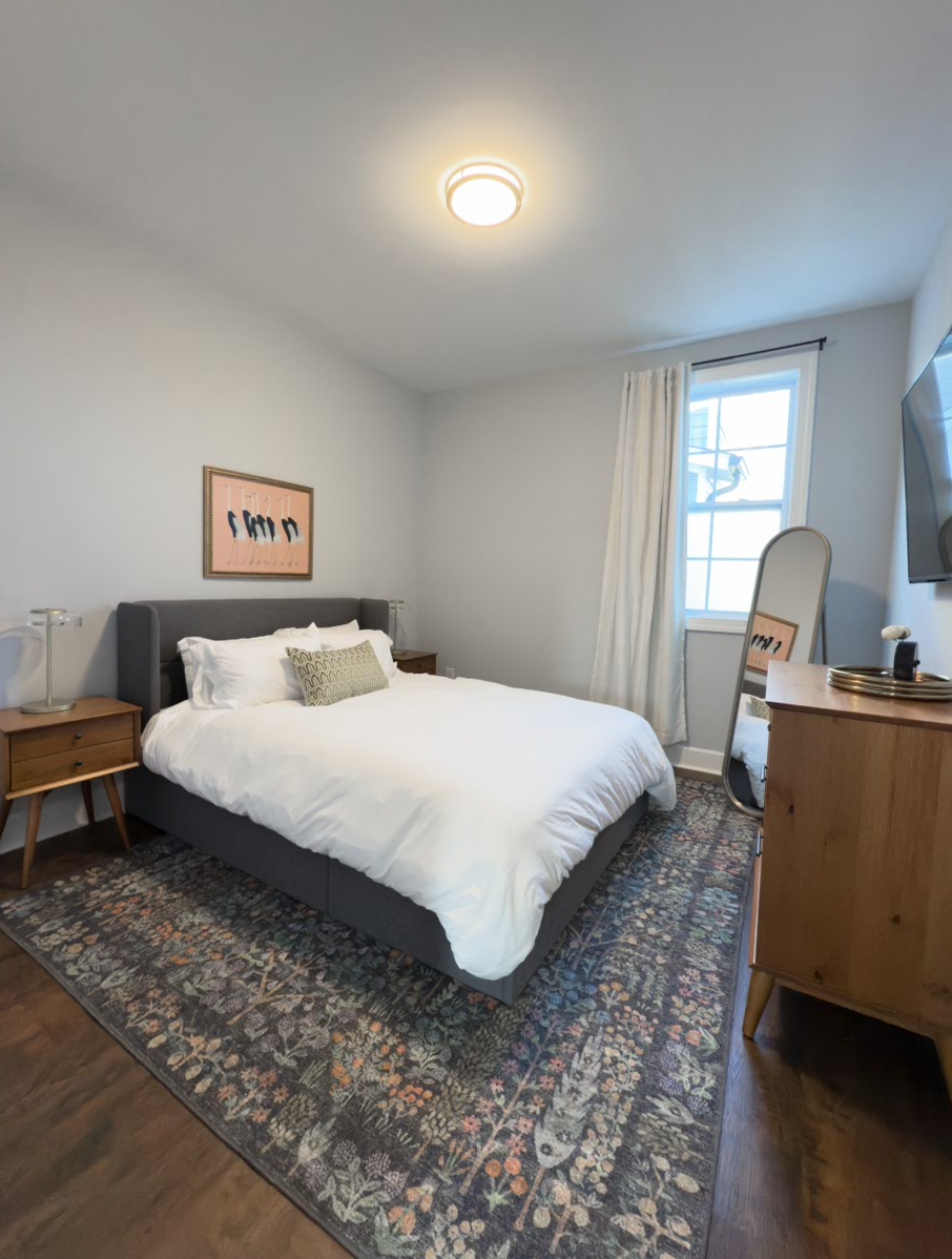 Guest Bedroom - Dog run & door available