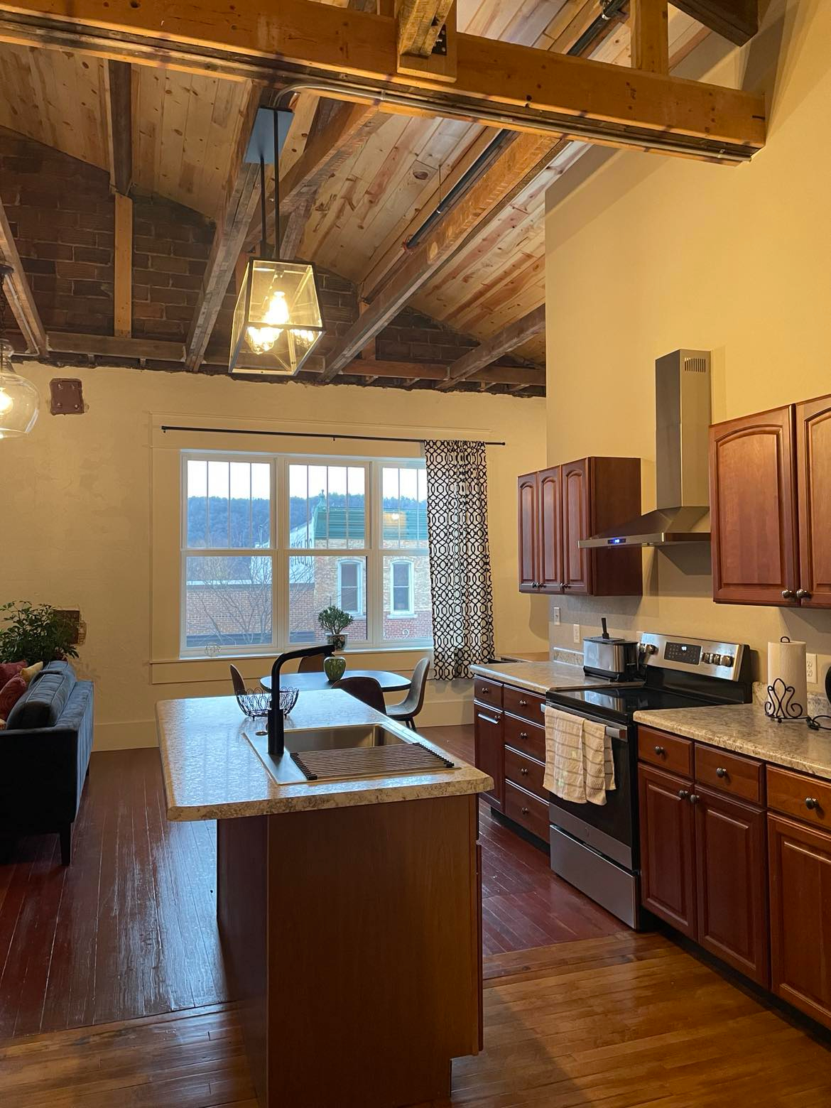 Spacious downtown loft with huge windows