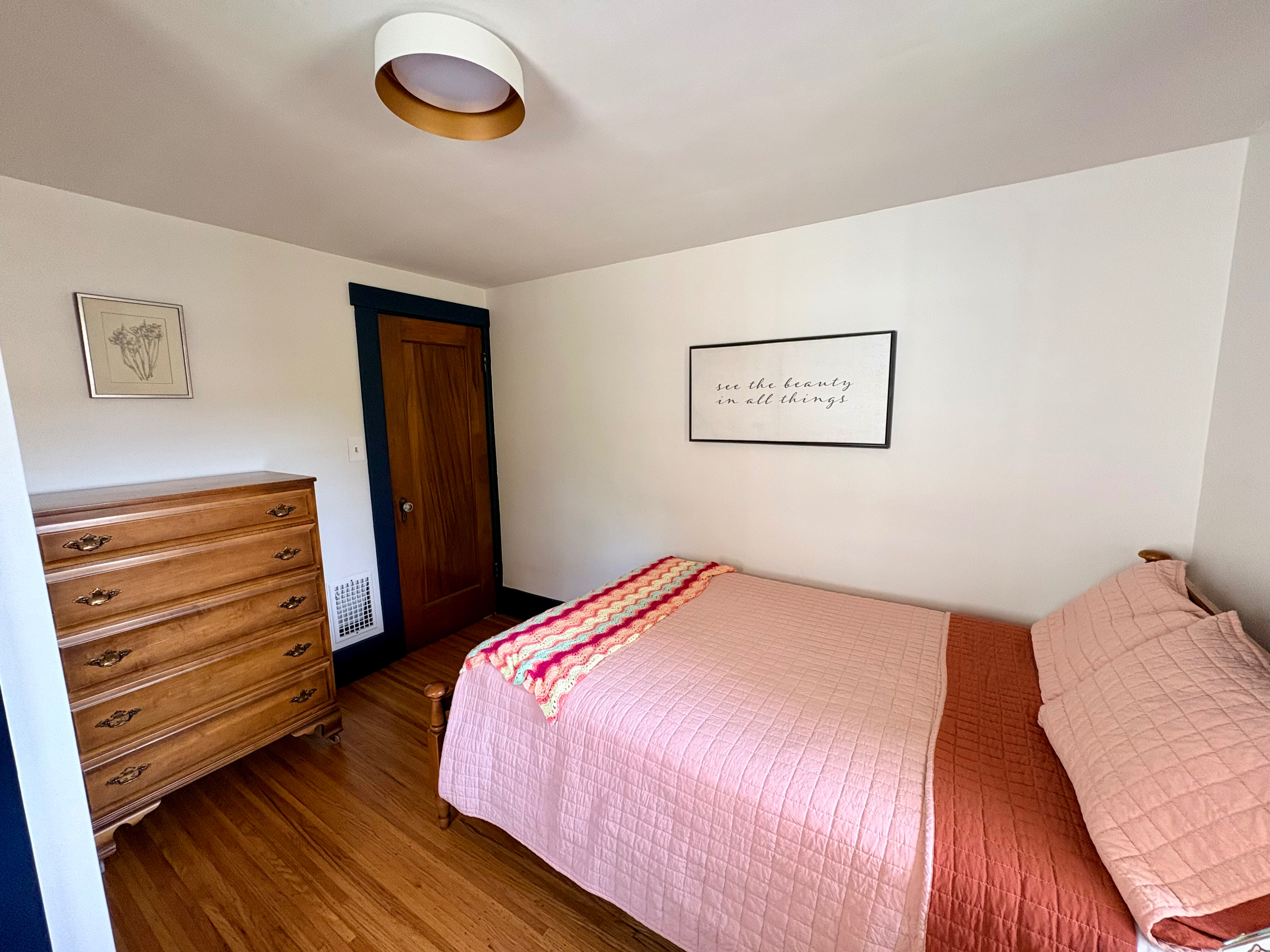 Convenient and Cozy Home - 2 Bedroom & 1 Bathroom - Photo 7