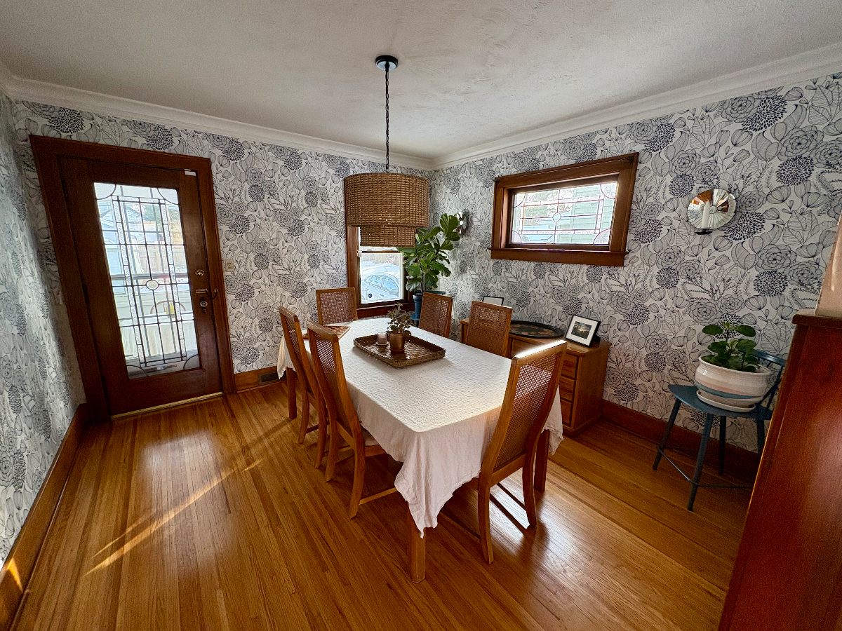 Convenient and Cozy Home - 2 Bedroom & 1 Bathroom - Photo 12