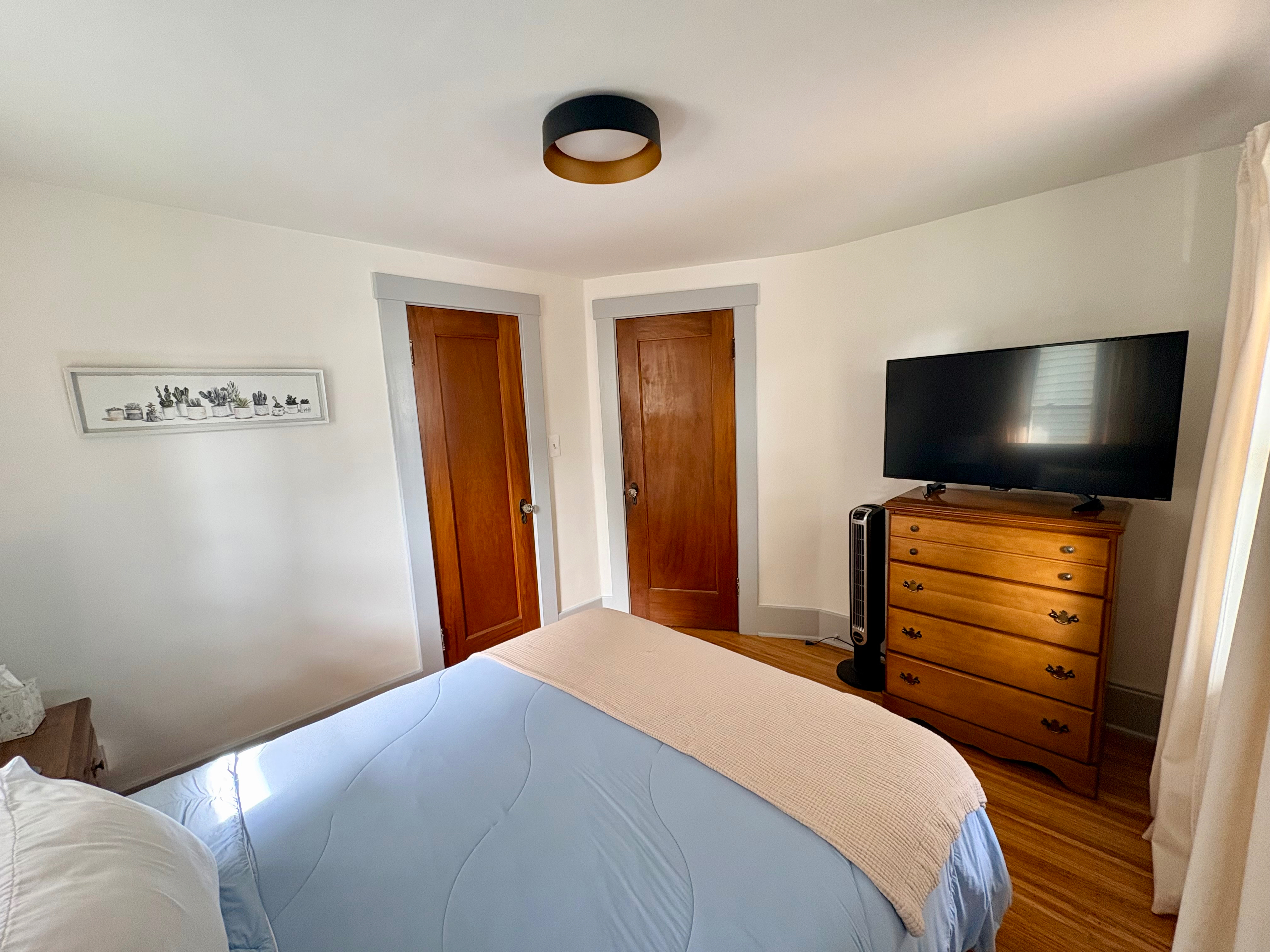 Convenient and Cozy Home - 2 Bedroom & 1 Bathroom - Photo 3