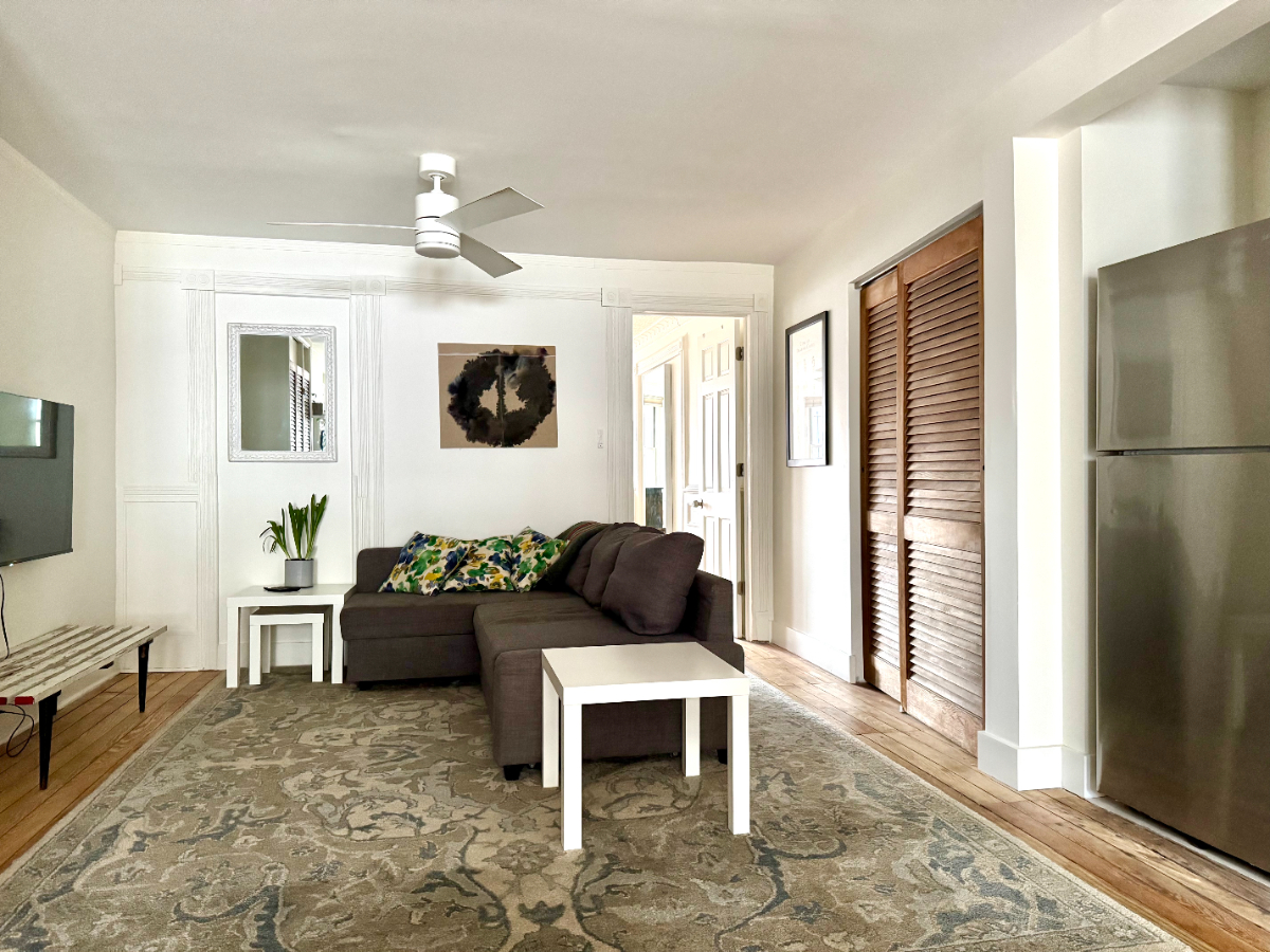Cozy Garden-Apartment with Modern Comforts, Steps from Irving Square Park - Brooklyn Gem - Photo 2