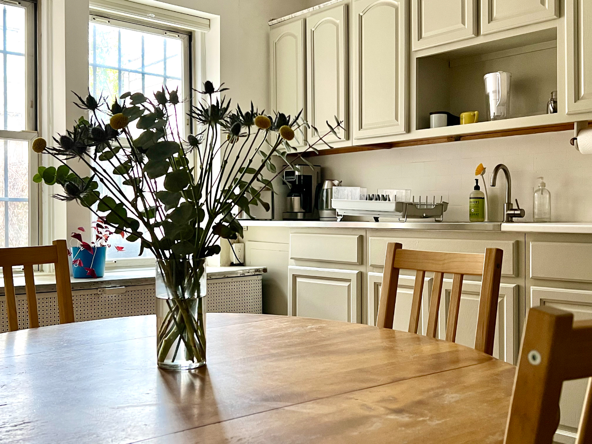Cozy Garden-Apartment with Modern Comforts, Steps from Irving Square Park - Brooklyn Gem - Photo 10